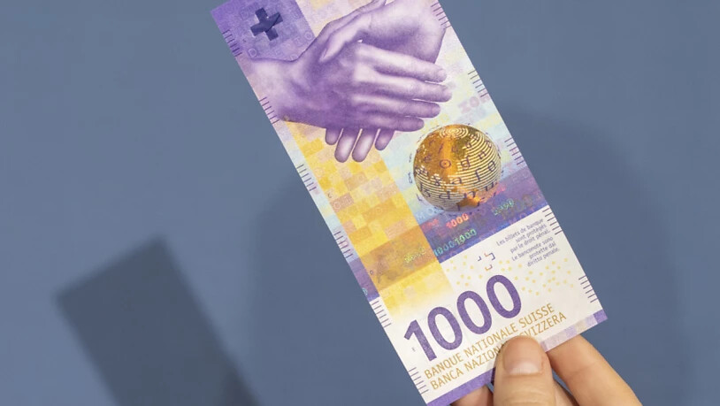 Wer heute 1000 Franken in Schweizer Bundesobligationen investiert, erhält in zehn Jahre rein rechnerisch betrachtet nur knapp 900 Franken zurück. (Archivbild)