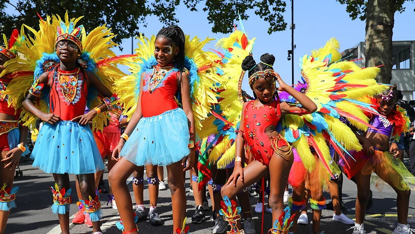 Als grosses Fest der Kulturen versteht sich der Notting Hill Carnival in London - dieses Jahr bei tropischer Hitze.