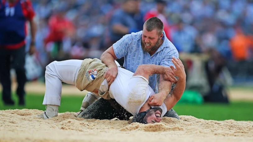 Mit dem Glauben an die eigenen Stärken: Roger Rychen hat am Eidgenössischen nicht nur Glanzlichter, aber er gibt nicht auf und kämpft sich am zweiten Tag mit drei Siegen in die Kranz-Ränge.