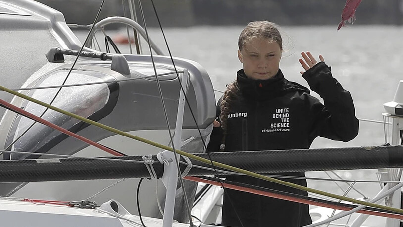 How are you today, America? Greta Thunberg grüsst von ihrem Segelschiff.