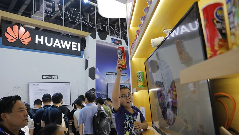 Der chinesische Telekomm-Riese Huawei hat schwere Vorwürfe gegen die US-Regierung erhoben. Danach sollen die Justizbehörden versucht haben Huawei-Mitarbeiter zur Kooperation gegen den Konzern zu bewegen. (Foto: Wu Hong/EPA)