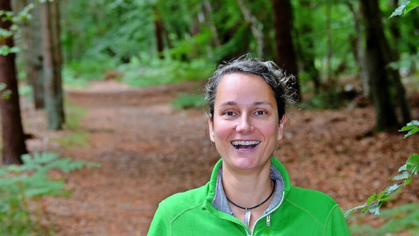 Waldbaden – wirkungsvoll oder nur Marketing? Nicole Schwalda glaubt, dass ein Aufenthalt im Grünen entstresst und stärkt.