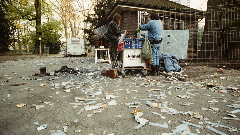 Trug zum Paradigmenwechsel in der Drogenpolitik bei: Die offene Drogenszene am Zürcher Platzspitz, aufgenommen im April 1991. (Archivbild)