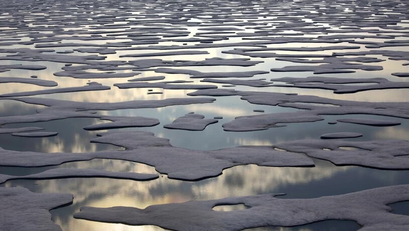 Schmelzendes Meereis in der kanadischen Arktis. Diesen Sommer ist erst zum zweiten Mal seit Beginn der satellitengestützten Erfassung die Meereisfläche in der Arktis unter vier Millionen Quadratkilometer gesunken. (Archivbild)