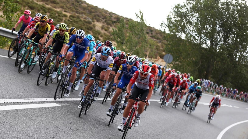 Das Fahrerfeld während der 19. Etappe der Vuelta