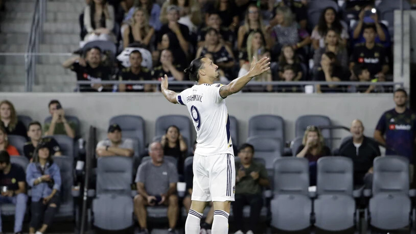 Der bei den Los Angeles Galaxy tätige Zlatan Ibrahimovic lässt sich feiern