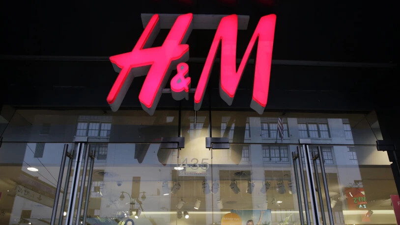 Scharfer Wettbewerb in der Modebranche: Etwa im Online-Vertrieb hinkte H&M in den vergangenen Jahren hinterher. (Archivbild)