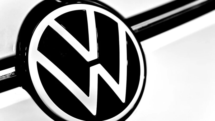 Volkswagen ruft weltweit knapp 230'000 Fahrzeuge der Marken VW und Porsche wegen Problemen mit dem Airbag in die Werkstätten. (Archiv)