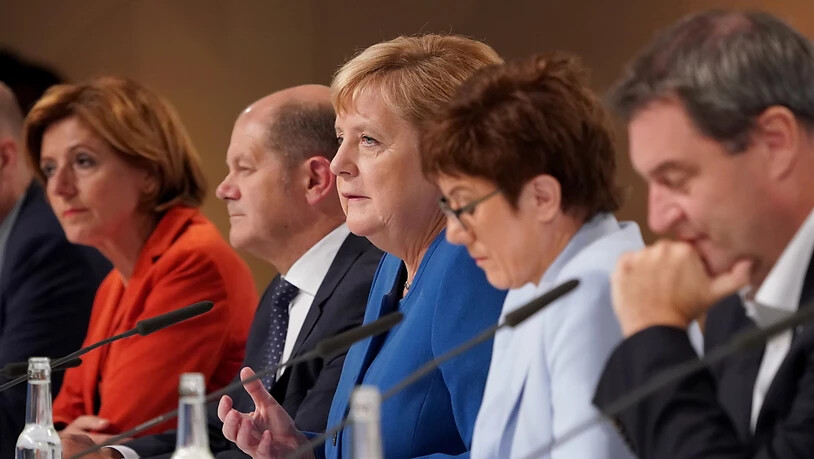 54 Milliarden Euro will die deutsche Regierung bis 2023  für den Klimaschutz einsetzen. "Politik ist das, was möglich ist", sagte Kanzlerin Angela Merkel vor den Medien.