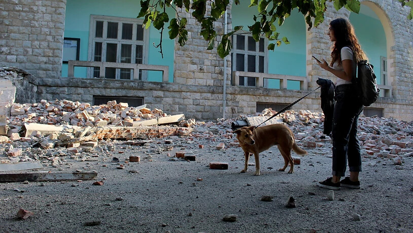 Albanien war am Samstag von heftigen Erdstössen betroffen. An zahlreichen Gebäuden kam es zu grösseren Schäden, über Hundert Menschen wurden verletzt.
