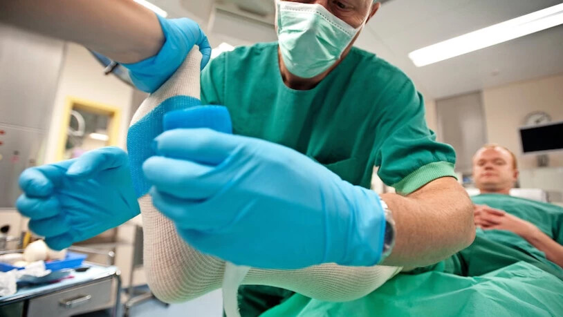 Sinkende Gesundheitskosten im Kanton Glarus: Trotzdem steigen die Krankenkassenprämien 2020. Bild Archiv