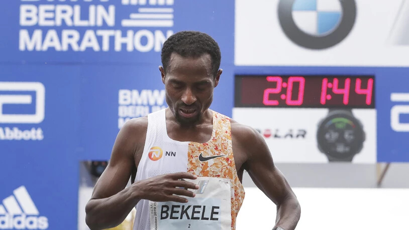 Kenenisa Bekele am Ziel des Berlin-Marathon