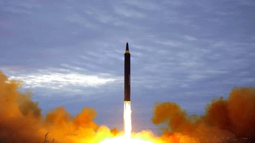 Nordkorea hat am Mittwochmorgen erneut Raketen abgefeuert und testet damit - trotz internationaler Kritik - sein Waffenprogramm munter weiter. (Archivbild)