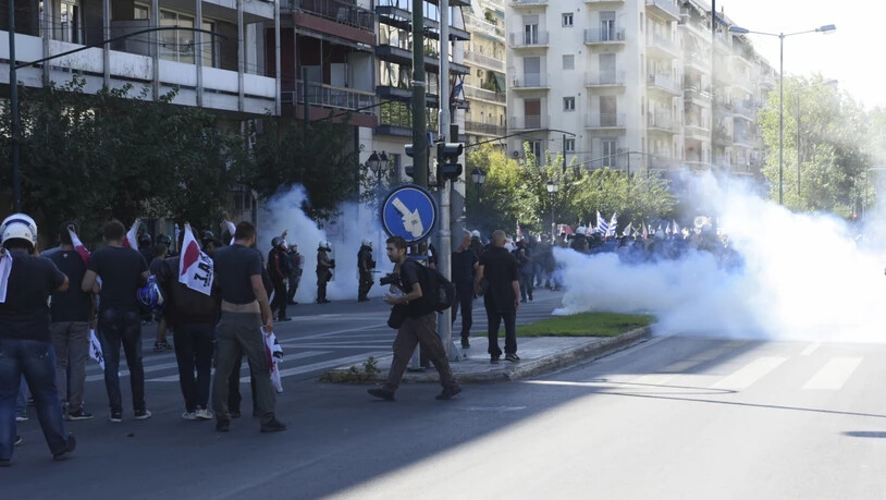 Die Polizei setzte gegen die Demonstranten Tränengas ein.