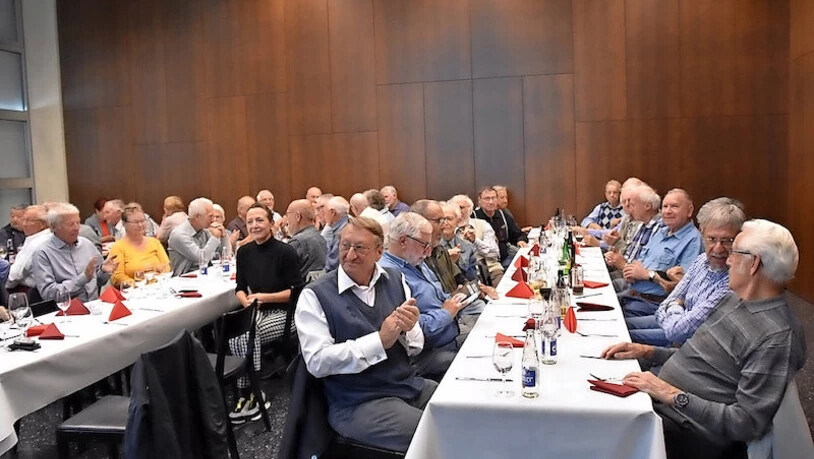 Aufmerksam: Die TCS-Veteranen verfolgen den Vortrag von Renato Kamm.