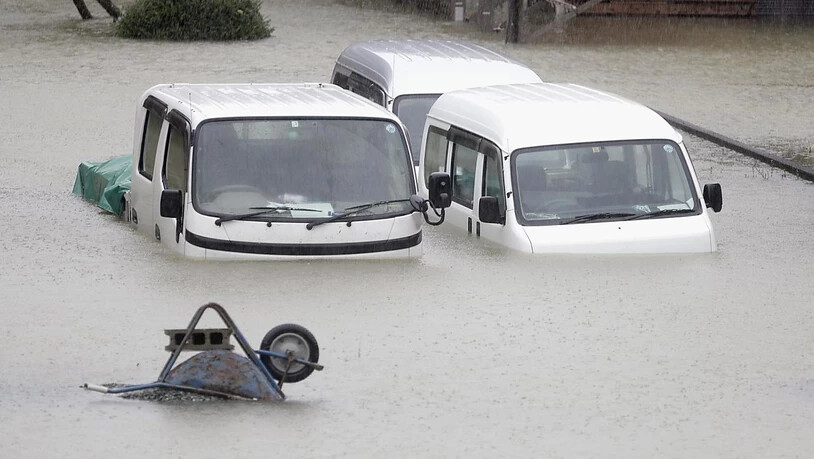 In der Küstenstadt Ise im Zentrum Japans standen die Strassen unter Wasser.