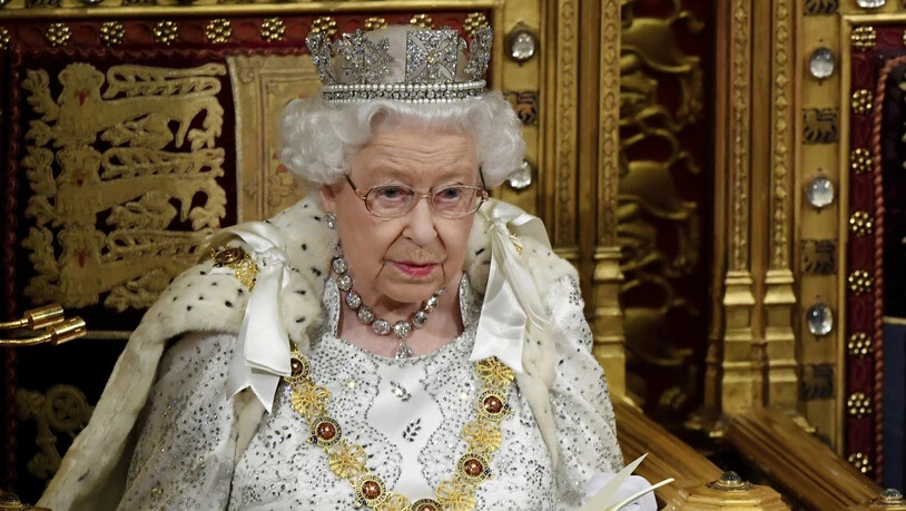 Die britische Königin Elizabeth II. hat am Montag mit dem Verlesen des Regierungsprogramms das Parlament in London nach der Herbstpause eröffnet.