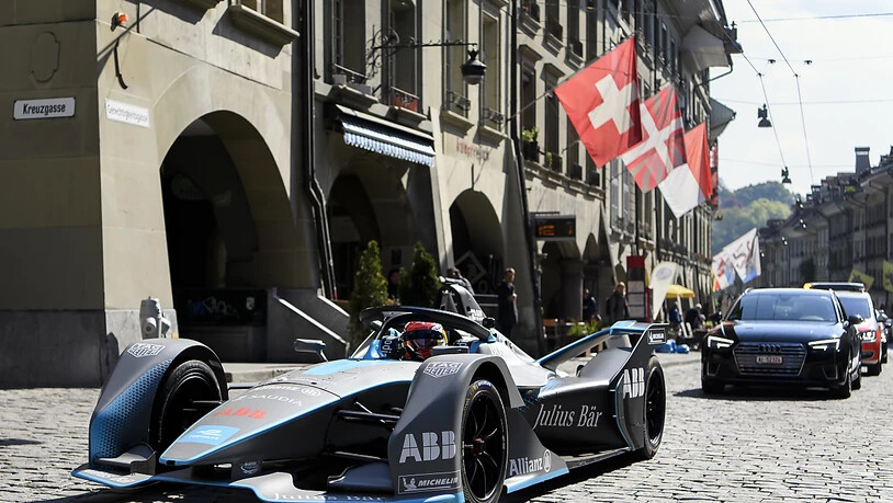 Der Schweizer Formel-E-Fahrer Sebastien Buemi auf Werbetour vor dem Rennen in Bern. Mittlerweile stecken die Veranstalter in finanzieller Schieflage.