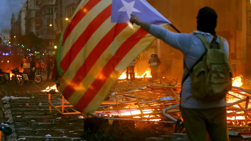 Katalanische Unabhängigkeitsbefürworter lieferten sich in Barcelona Strassenschlachten mit der Polizei.