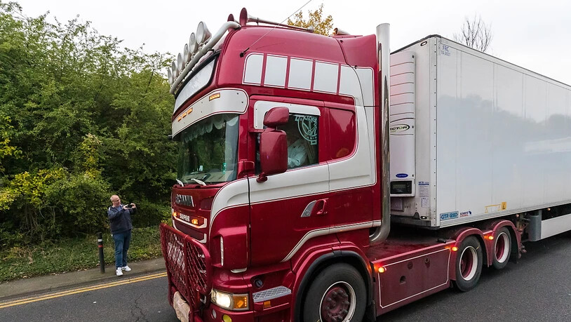 Die 39 Menschen, die in England tot in einem LKW gefunden wurden, sind möglicherweise im Laderaum erfroren, da der grosse LKW-Sattelauflieger zur Kühlung geeignet war.