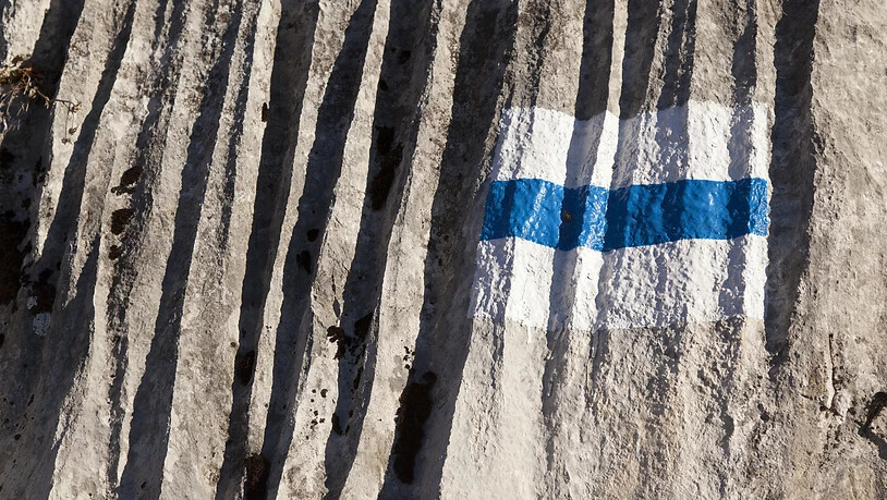 Auf einem blau-weiss markierten Gebirgswanderweg oberhalb von Seelisberg ist eine Wanderin tödlich verunglückt. (Symbolbild)