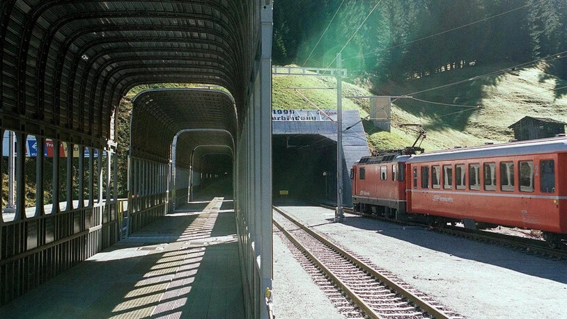 Der Vereinatunnel, der das Prättigau mit dem Unterengadin verbindet, ist auch 20 Jahre nach der Eröffnung eine Erfolgsgeschichte. Das Bild zeigt das Nordportal Selfranga bei Klosters.