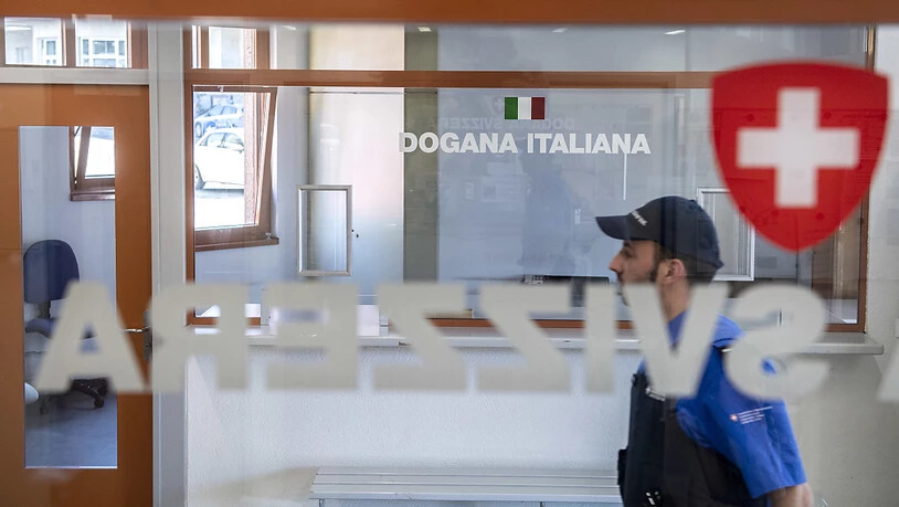 Gemäss einer Umfrage kann sich knapp ein Drittel der Tessiner vorstellen, den Wohnsitz ins nahe Italien zu verlegen.