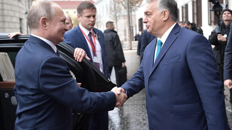 Der ungarische Regierungschef Orban (rechts) als Brückenbauer zum Osten? Im Bild: Begrüssung des russischen Präsidenten Putin (links) in Budapest.