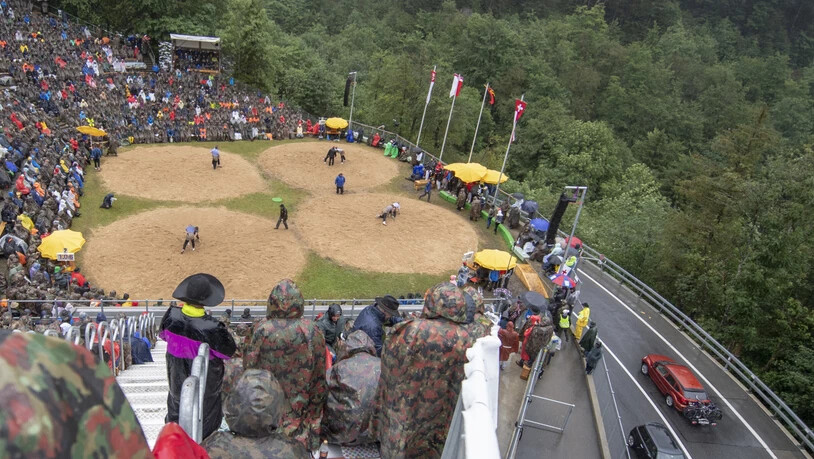 Die bekannte Schwingfest-Atmosphäre am Brünigpass zwischen dem Berner Oberland und Obwalden