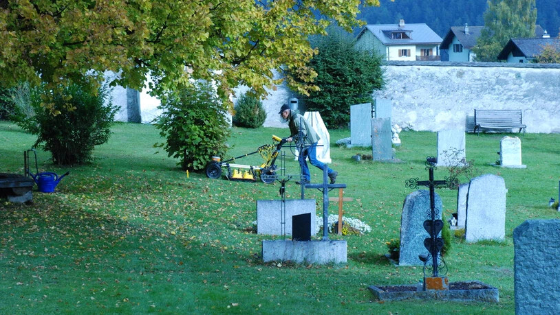 Im Friedhof von Müstair kam ein kleineres Bodenradarsystem mit einem Echtzeit-Satellitenpositionierungssystem zum Einsatz.