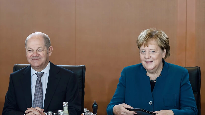 Die Grosse Koalition in Berlin hat bei Halbzeit zwei Drittel der geplanten Massnahmen vollendet oder auf den Weg gebracht. Kanzlerin  Merkel (CDU) und Vizekanzler Scholz (SPD) wollen weiter zusammenarbeiten.