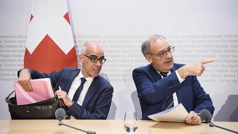 Ab 16. März 2020 neuer Direktor im Bundesamt für Wohnungswesen: Martin Tschirren (links) bei der Vorstellung durch Bundesrat Guy Parmelin in Bern.