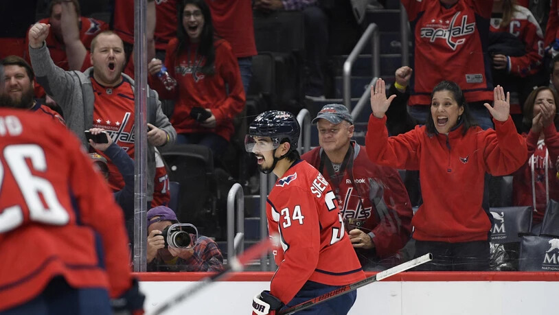 Die Fans der Washington Capitals freuen sich mit Jonas Siegenthaler über dessen Torpremiere in der NHL