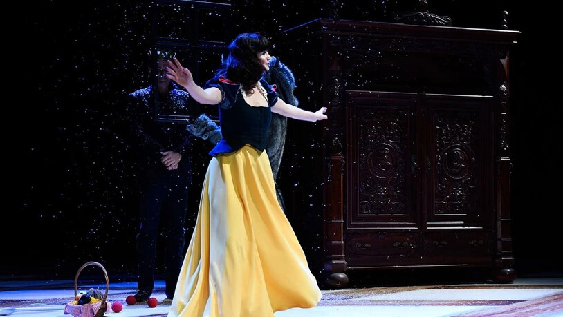 Nicolas Stemann inszeniert für das Schauspielhaus Zürich das Weihnachtsmärchen "Schneewittchen Beauty Queen" nach den Brüdern Grimm. Giorgina Hämmerli spielt die Hauptrolle. Premiere war am 10. November 2019.