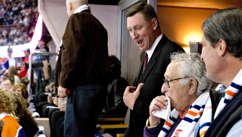 Wayne Gretzky könnte in Davos als Trainer an die Bande zurückkehren.