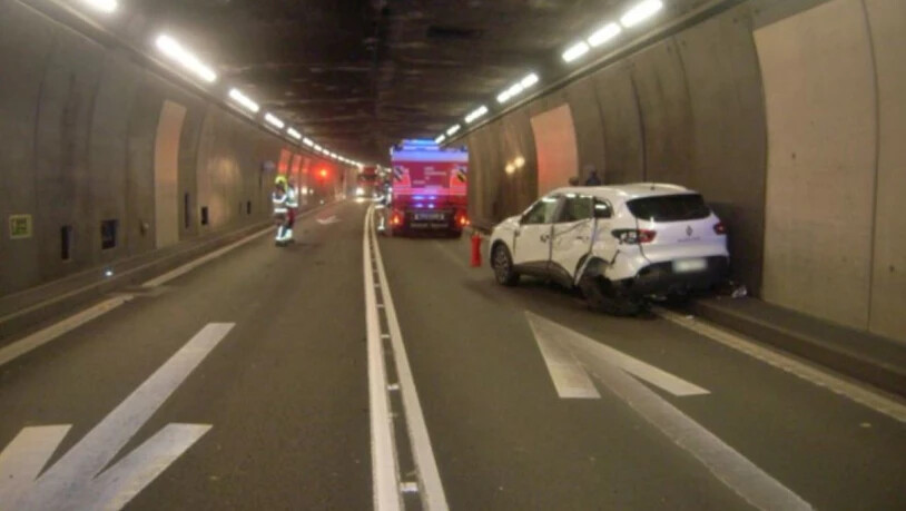Eine Kollision zwischen einem Auto und einem Car im Gotthardstrassentunnel ist glimpflich ausgegangen.