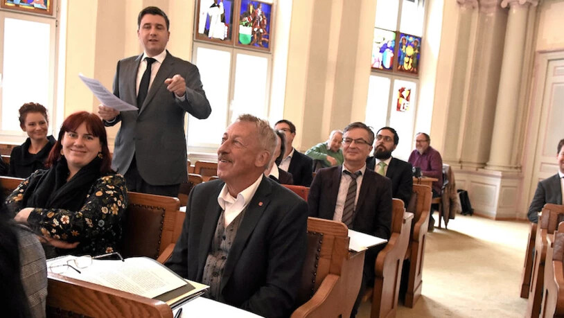 Die Freiheit der Wähler: Mathias Zopfi (stehend) möchte die Möglichkeit haben, auch den über 65-jährigen Steve Nann (vorne) auf den Wahlzettel für die Regierung zu schreiben.