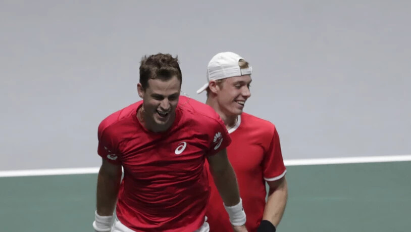 Ekstase bei den Kanadiern: Vasek Pospisil (li.) und Denis Shapovalov brachten die "Ahorn-Blätter" dank ihrem Sieg im Doppel gegen Russland erstmals in einen Davis-Cup-Final