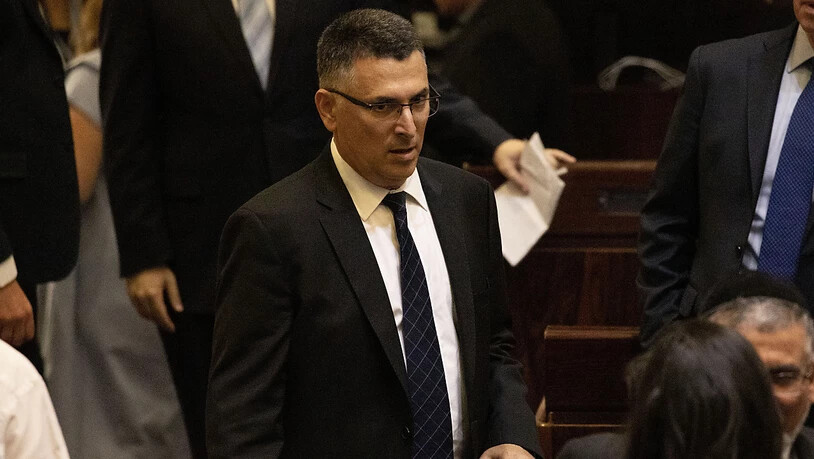 Nach der Korruptionsanklage gegen Israels Regierungschef Netanjahu hat sein Rivale Gideon Saar eine partei-interne Neuwahl des Likud-Vorsitzenden beantragt. (Archivbild)