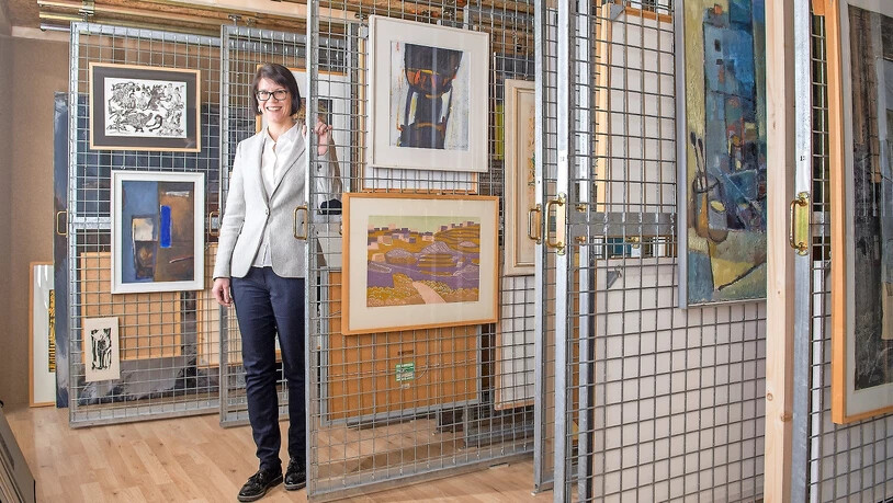 Im Archiv zeigt Helena Mettler den Bestand, aus dem sich die Mitarbeiter der Stadt bedienen können.