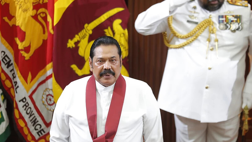 Die Schweiz hat eine Protestnote beim neuen sri-lankischen Premierminister Mahinda Rajapaksa (links) deponiert. Eine Angestellte der Schweizer Botschaft wurde in Colombo kurzzeitig entführt.