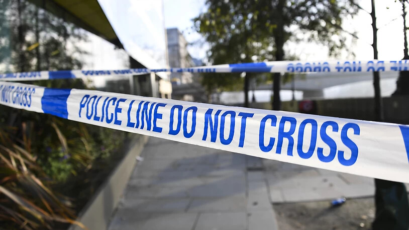 Beim Terroranschlag in London am Freitag mit zwei Toten ist womöglich nur durch das beherzte Eingreifen von Zivilisten Schlimmeres vereitelt worden. Ein Mann bekämpfte den Attentäter Augenzeugenberichten zufolge mit einem Narwal-Stosszahn.