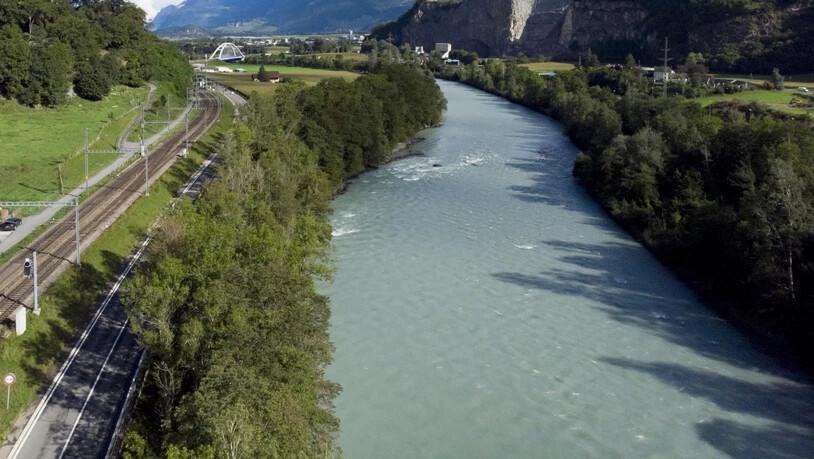 Eine französische Firma kann die 160 Kilometer entlang der Rhone in den Kantonen Wallis und Waadt gestalten. (Archiv)