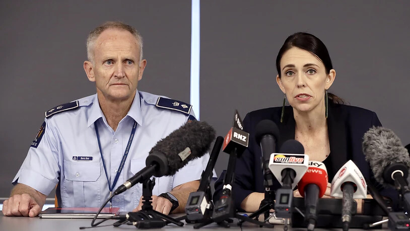 Acht Menschen galten am Dienstagmorgen (Ortszeit) noch als vermisst. Neuseelands Premierministerin Jacinda Ardern sagte bei einer Pressekonferenz im Küstenstädtchen Whakatane, man halte sie für tot.
