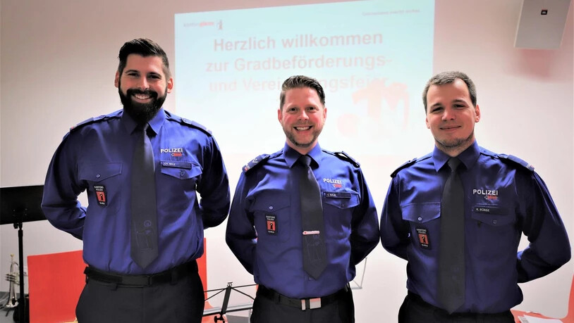 Die frisch vereidigten Polizisten an ihrer Feier.