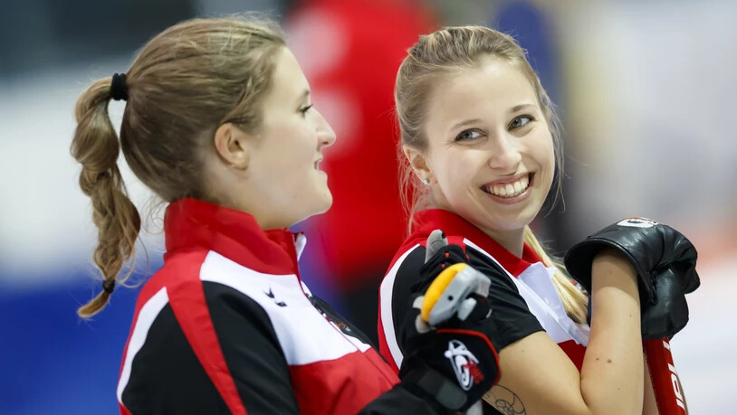 Gute Laune bei Skip Elena Stern (rechts) und Céline Koller