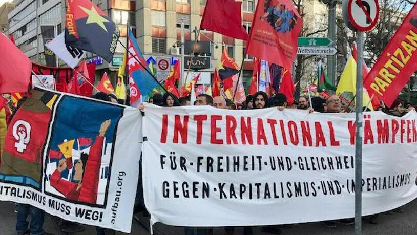 An einer Demonstration in Basel gegen Imperialismus und Kapitalismus haben am Samstagnachmittag  mehrere hundert Personen teilgenommen.