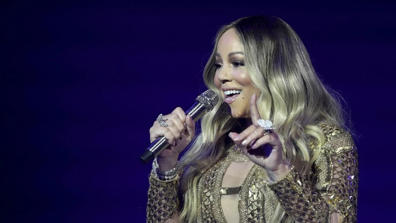Verfrühtes Weihnachtsgeschenk für US-Sängeirn Mariah Carey: Ihr Song "All I Want for Christmas Is You" von 1994 ist aktuell auf Platz 1 der Billboard-Charts.