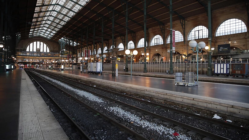 Die Bahnsteige waren am Dienstag leer in der Gare du Nord von Paris.