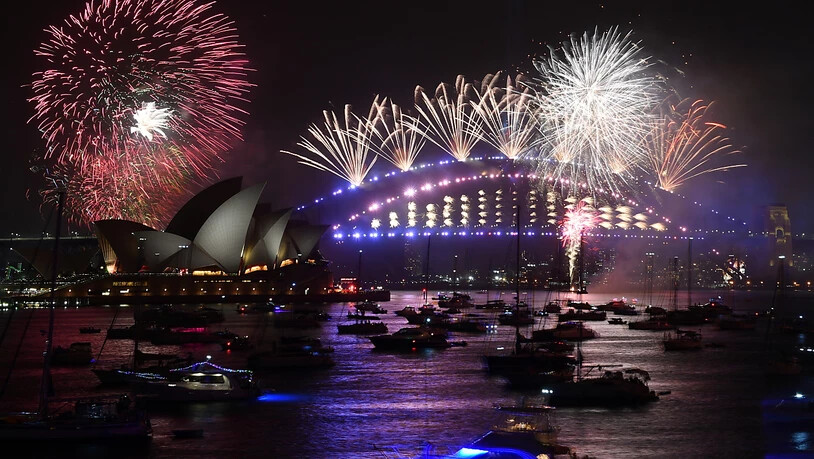 Wegen der im Umland wütenden Buschfeuern heuer besonders umstritten: Das Neujahrsfeuerwerk in der australischen Metropole Sydney.
